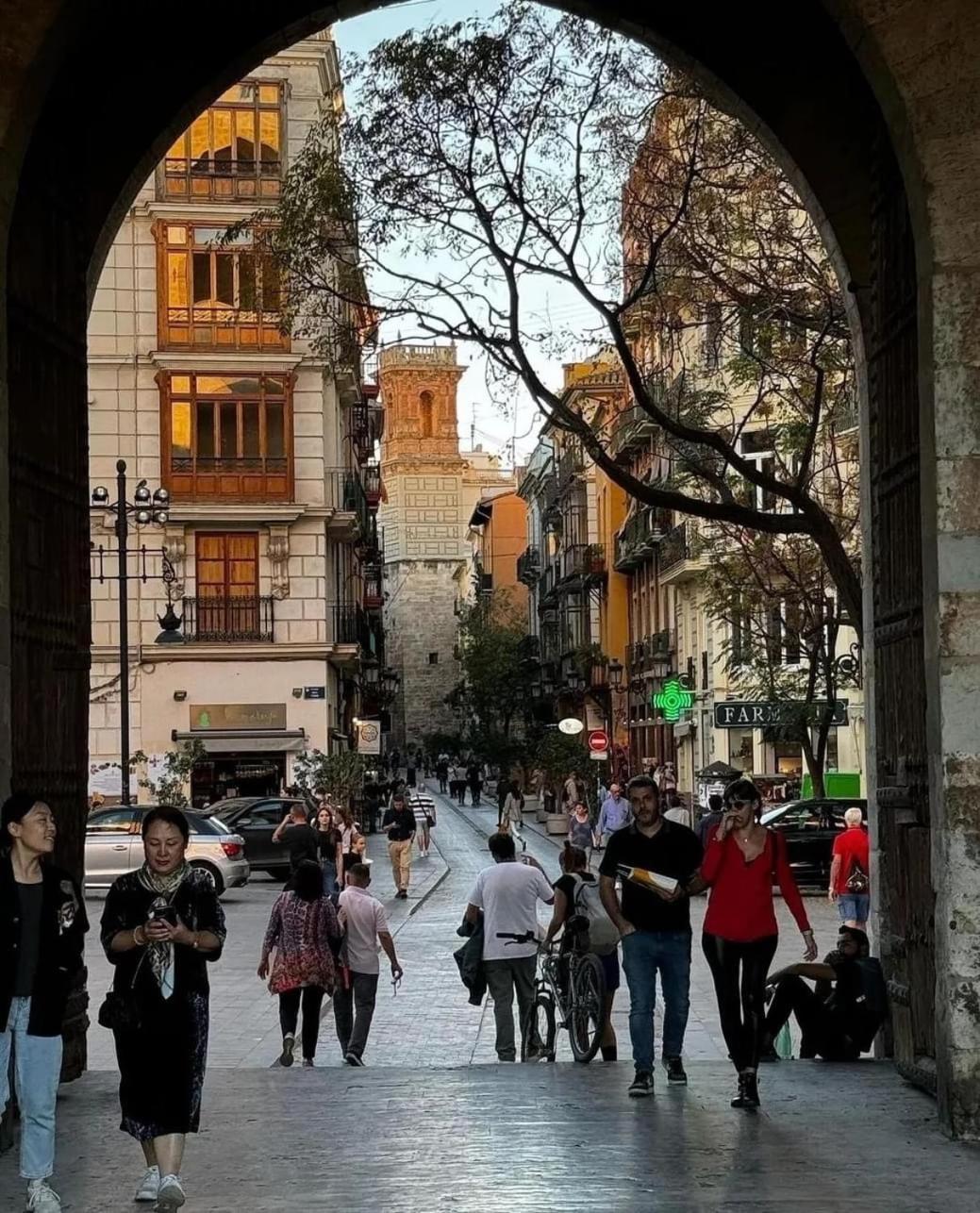 Mirador 1 Del Mercado Central - Habitacion Con Bano Privado En El Centro De La Ciudad Vella Валенсия Екстериор снимка